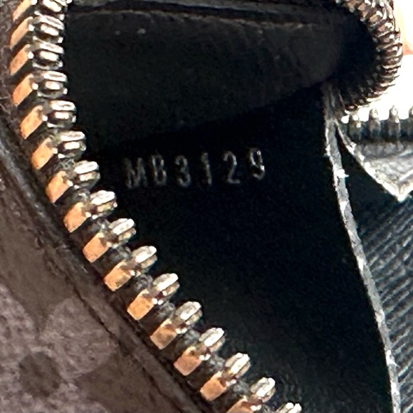 Louis Vuitton Black Monogram Eclipse Porte Monnaie Jour - Picture 8 of 8